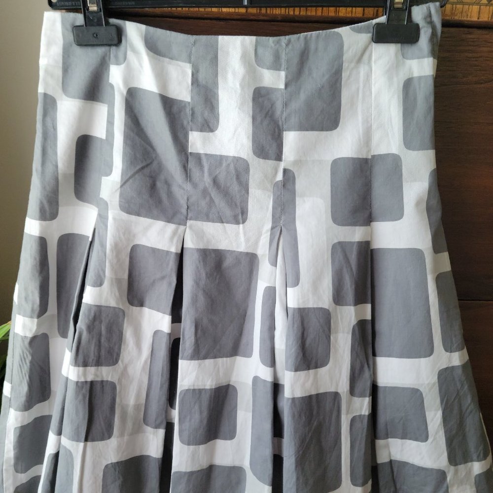 H&M Pleated Skirt Size 4